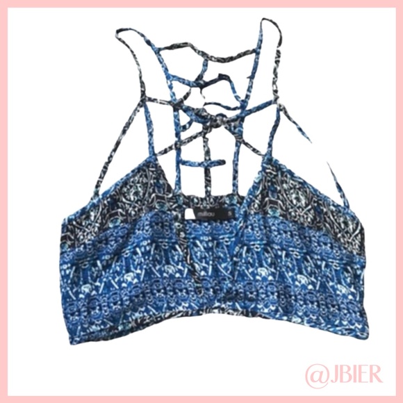 LF Crop Top - Picture 2 of 3